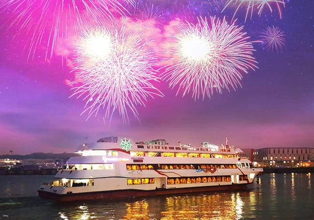 [Departing From Seoul] 2024 Year-End Hangang Fireworks Dinner Cruise & 2025 New Year's Countdown Tour (Including Buffet on Board) - Photo 1 of 10